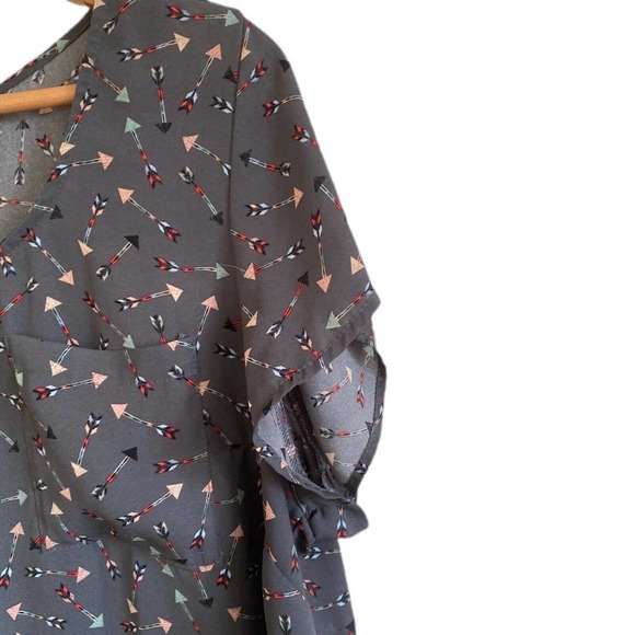 TORRID Abbey - Arrow Georgette Button Back Blouse - Picture 7 of 11